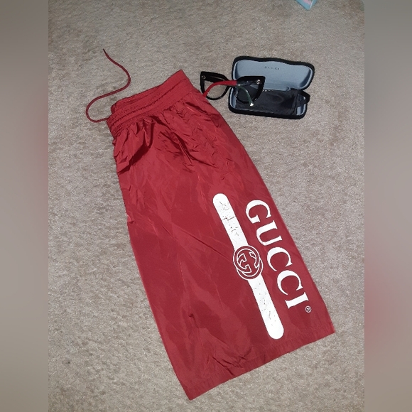 MEN'S GUCCI RED SWIM TRUNKS - Picture 2 of 8